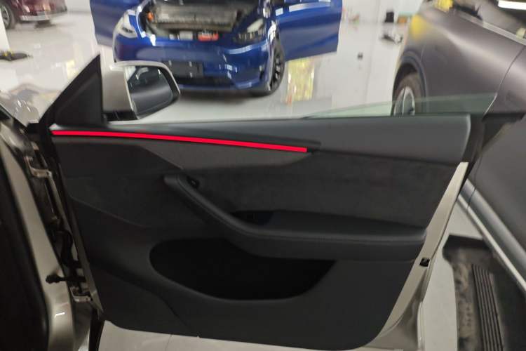 Used Tesla Model Y L 2025 Model Long-Range All-Wheel-Drive Version Interior 5