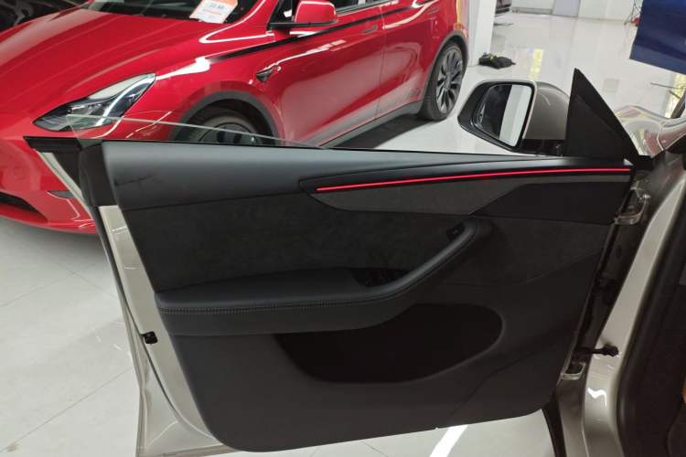 Used Tesla Model Y L 2025 Model Long-Range All-Wheel-Drive Version Interior 7