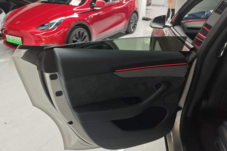 Used Tesla Model Y L 2025 Model Long-Range All-Wheel-Drive Version Interior 8