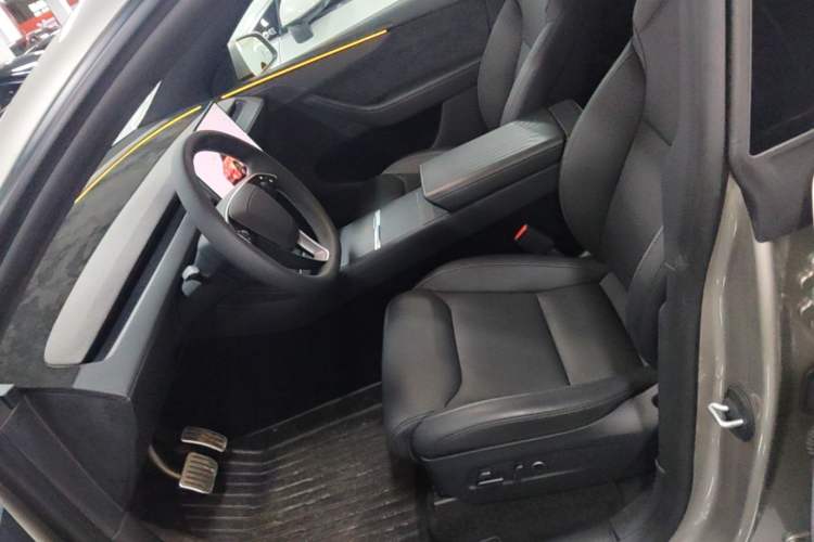 Used Tesla Model Y L 2025 Model Long-Range All-Wheel-Drive Version Left Front Seat