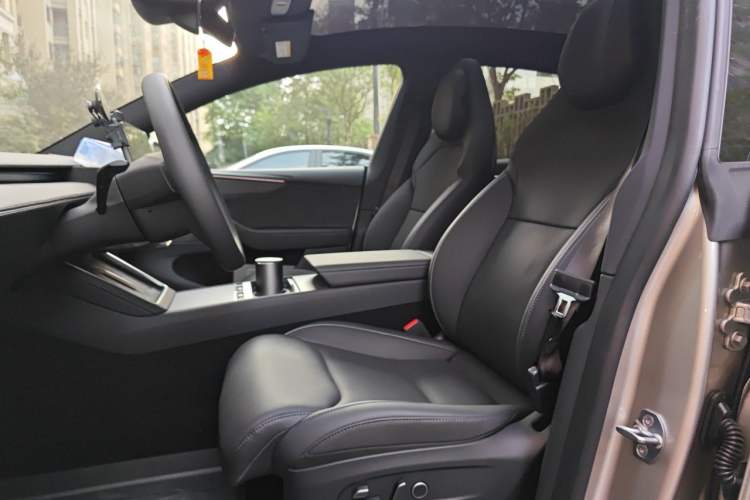 Used Tesla Model Y L 2025 Model Long-Range All-Wheel-Drive Version Left Front Seat