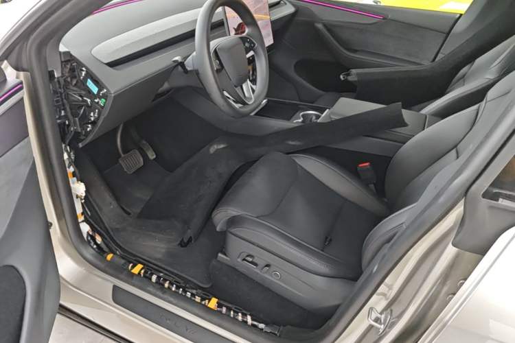 Used Tesla Model Y L 2025 Model Long-Range All-Wheel-Drive Version Left Front Seat
