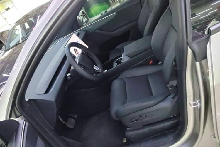 Used Tesla Model Y L 2025 Model Long-Range All-Wheel-Drive Version Left Front Seat