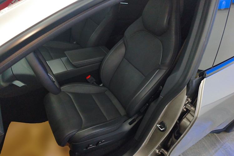Used Tesla Model Y L 2025 Model Long-Range All-Wheel-Drive Version Left Front Seat