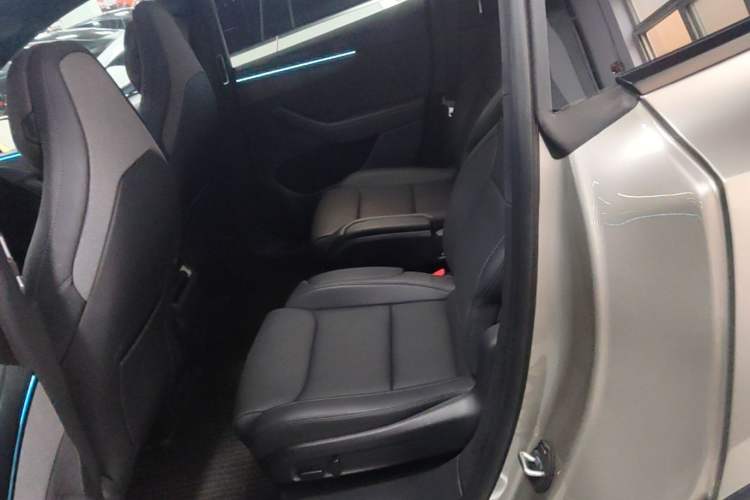 Used Tesla Model Y L 2025 Model Long-Range All-Wheel-Drive Version Left Rear Seat