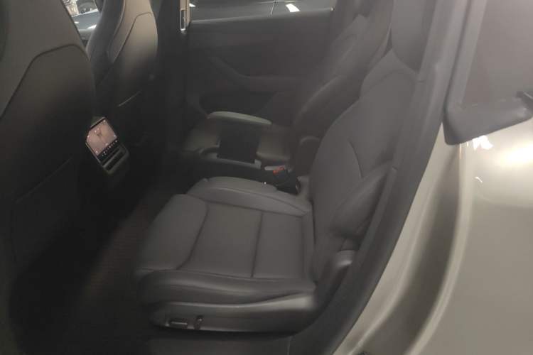 Used Tesla Model Y L 2025 Model Long-Range All-Wheel-Drive Version Left Rear Seat