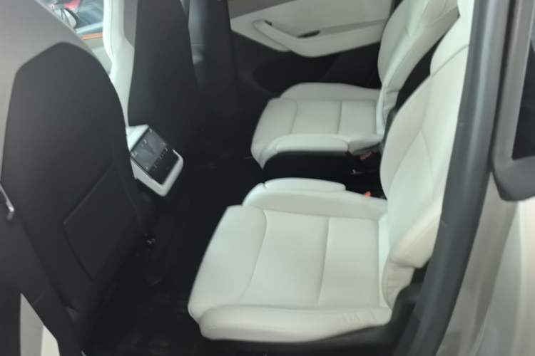 Used Tesla Model Y L 2025 Model Long-Range All-Wheel-Drive Version Left Rear Seat