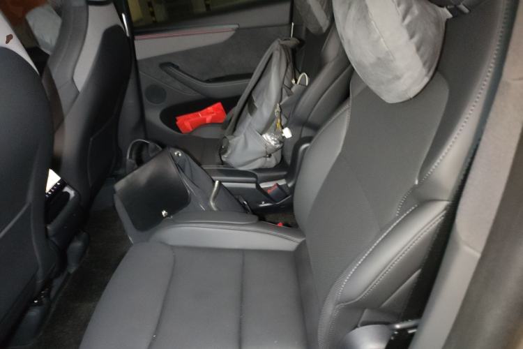 Used Tesla Model Y L 2025 Model Long-Range All-Wheel-Drive Version Left Rear Seat