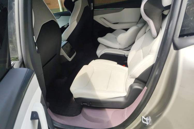Used Tesla Model Y L 2025 Model Long-Range All-Wheel-Drive Version Left Rear Seat