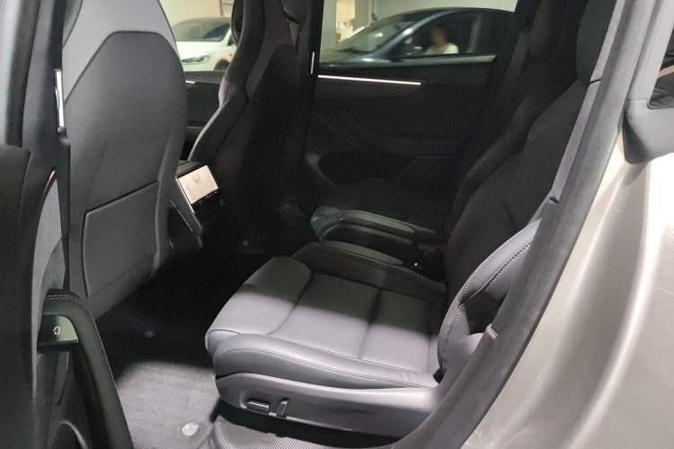 Used Tesla Model Y L 2025 Model Long-Range All-Wheel-Drive Version Left Rear Seat