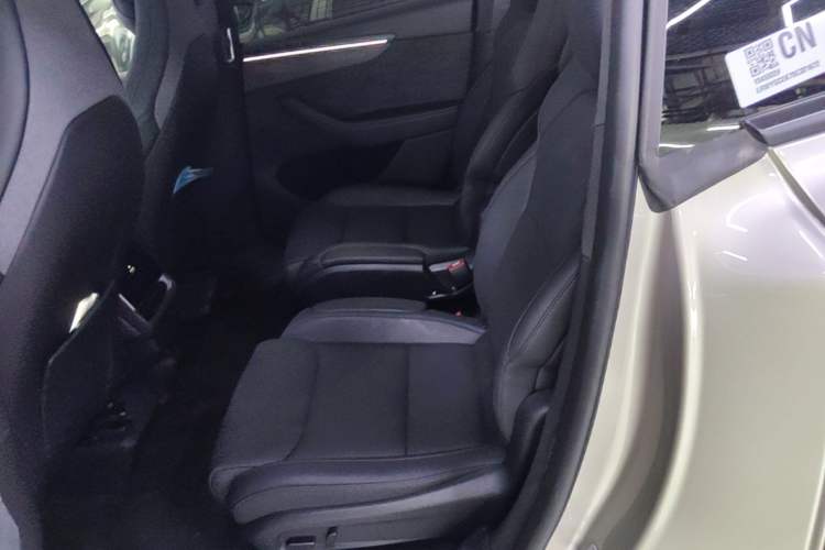 Used Tesla Model Y L 2025 Model Long-Range All-Wheel-Drive Version Left Rear Seat