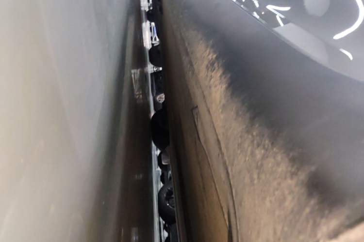 Used Tesla Model Y L 2025 Model Long-Range All-Wheel-Drive Version Left Side Sill