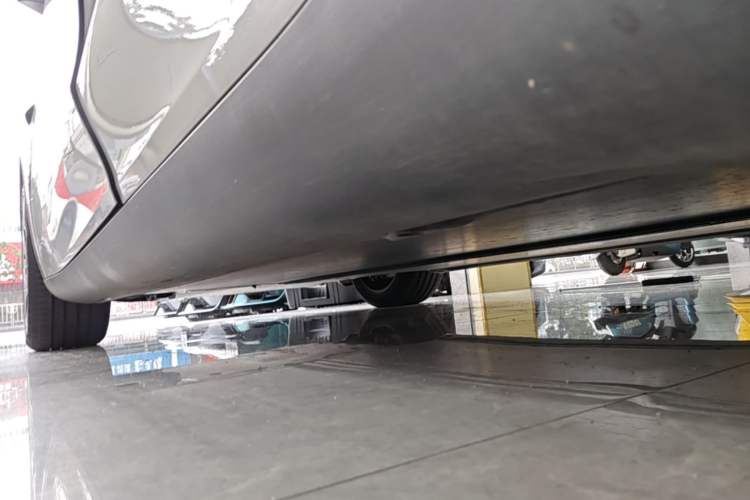 Used Tesla Model Y L 2025 Model Long-Range All-Wheel-Drive Version Left Side Sill