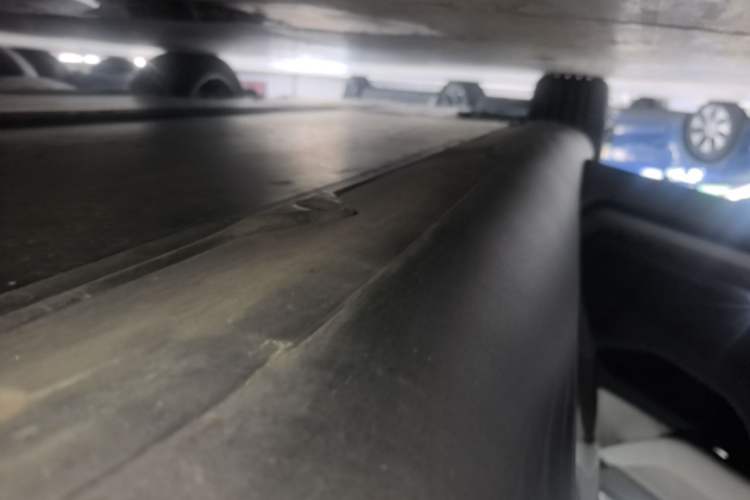 Used Tesla Model Y L 2025 Model Long-Range All-Wheel-Drive Version Left Side Sill