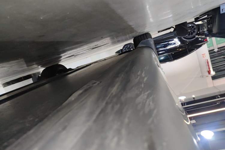 Used Tesla Model Y L 2025 Model Long-Range All-Wheel-Drive Version Left Side Sill