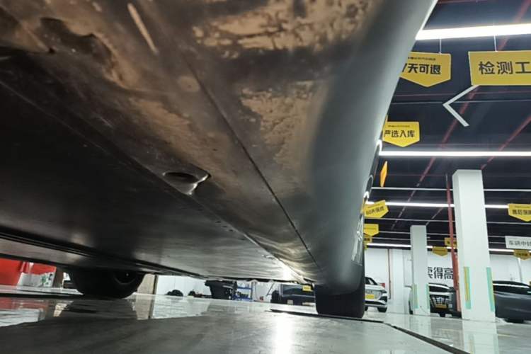 Used Tesla Model Y L 2025 Model Long-Range All-Wheel-Drive Version Left Side Sill