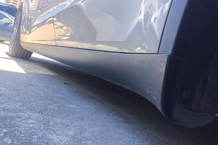 Used Tesla Model Y L 2025 Model Long-Range All-Wheel-Drive Version Left Side Sill
