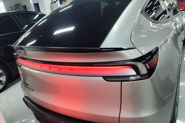 Used Tesla Model Y L 2025 Model Long-Range All-Wheel-Drive Version Rear
