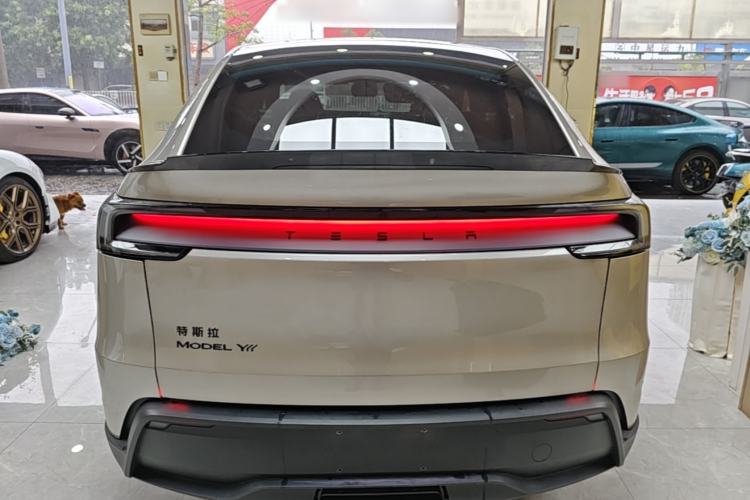 Used Tesla Model Y L 2025 Model Long-Range All-Wheel-Drive Version Rear