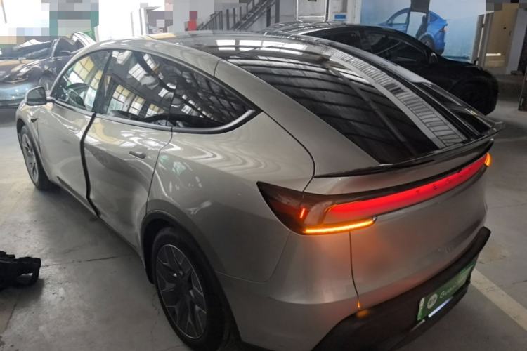 Used Tesla Model Y L 2025 Model Long-Range All-Wheel-Drive Version Rear Left 45 Deg