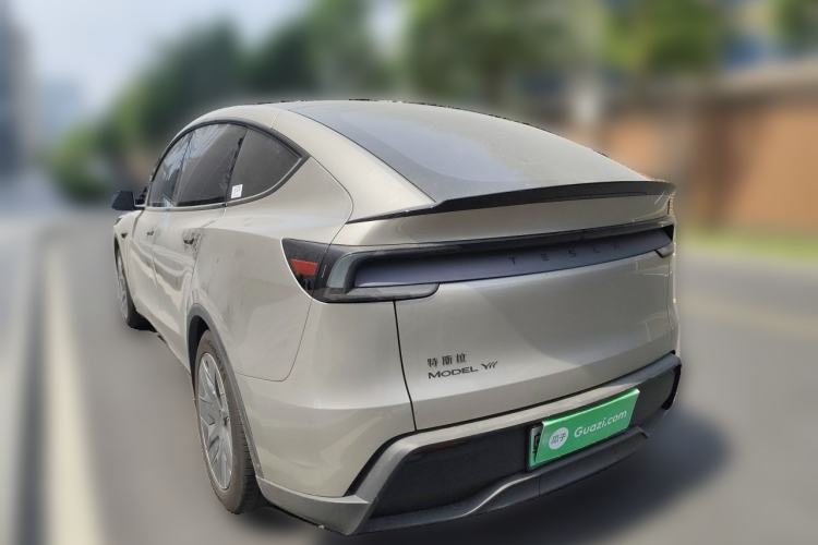Used Tesla Model Y L 2025 Model Long-Range All-Wheel-Drive Version Rear Left 45 Deg