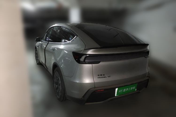 Used Tesla Model Y L 2025 Model Long-Range All-Wheel-Drive Version Rear Left 45 Deg