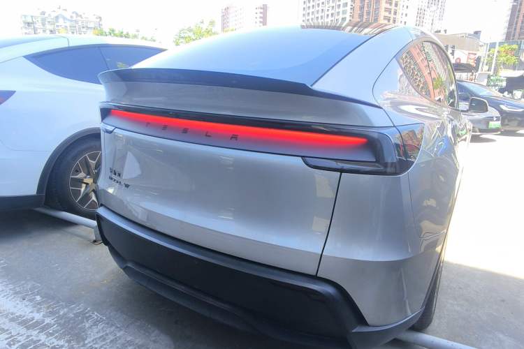 Used Tesla Model Y L 2025 Model Long-Range All-Wheel-Drive Version Rear