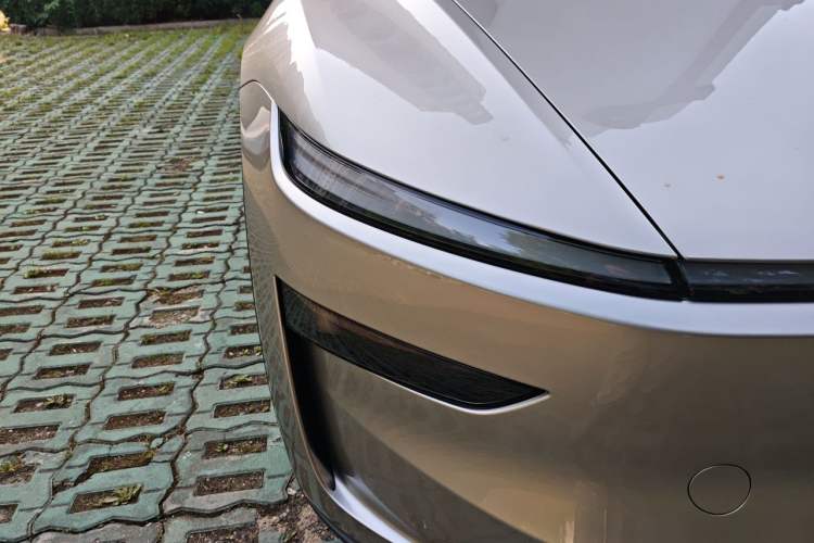 Used Tesla Model Y L 2025 Model Long-Range All-Wheel-Drive Version Right Front Headlight