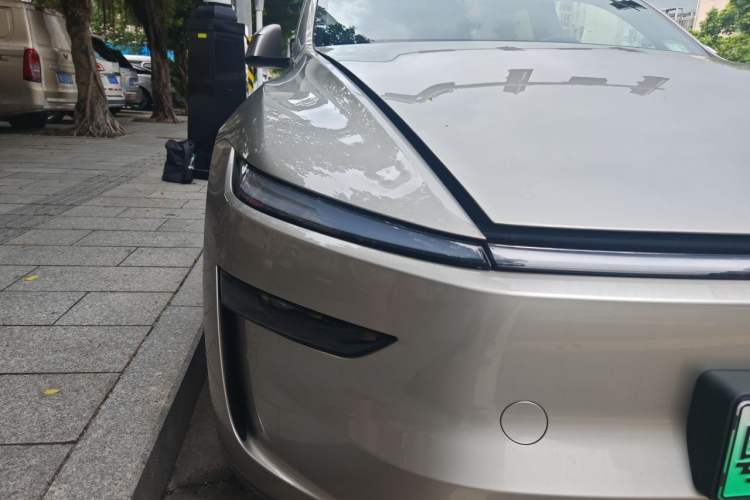 Used Tesla Model Y L 2025 Model Long-Range All-Wheel-Drive Version Right Front Headlight