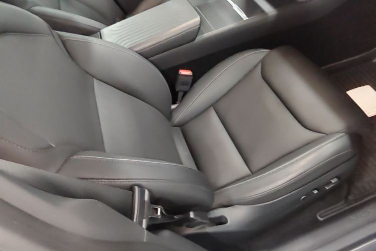 Used Tesla Model Y L 2025 Model Long-Range All-Wheel-Drive Version Right Front Seat
