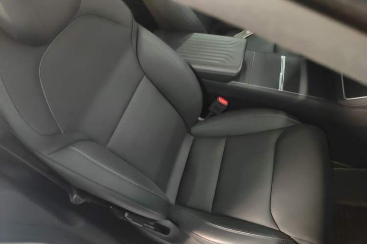 Used Tesla Model Y L 2025 Model Long-Range All-Wheel-Drive Version Right Front Seat