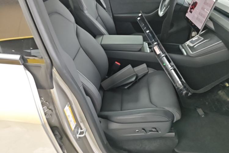 Used Tesla Model Y L 2025 Model Long-Range All-Wheel-Drive Version Right Front Seat