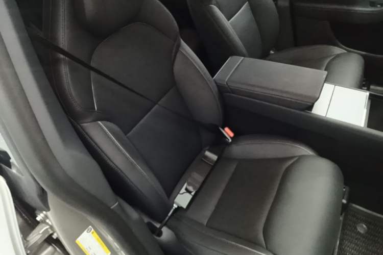 Used Tesla Model Y L 2025 Model Long-Range All-Wheel-Drive Version Right Front Seat