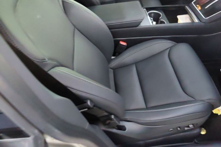 Used Tesla Model Y L 2025 Model Long-Range All-Wheel-Drive Version Right Front Seat