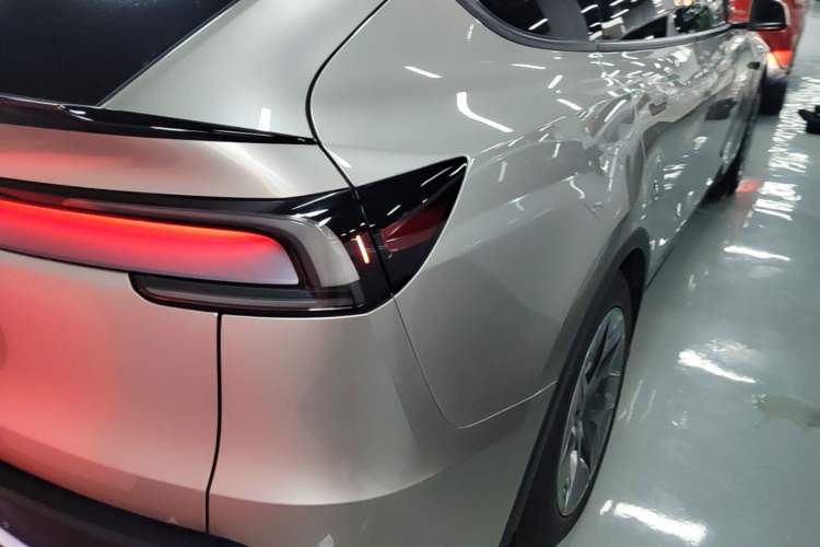 Used Tesla Model Y L 2025 Model Long-Range All-Wheel-Drive Version Right Rear Taillight