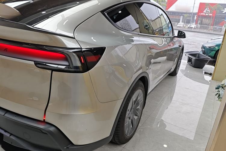Used Tesla Model Y L 2025 Model Long-Range All-Wheel-Drive Version Right Rear Taillight