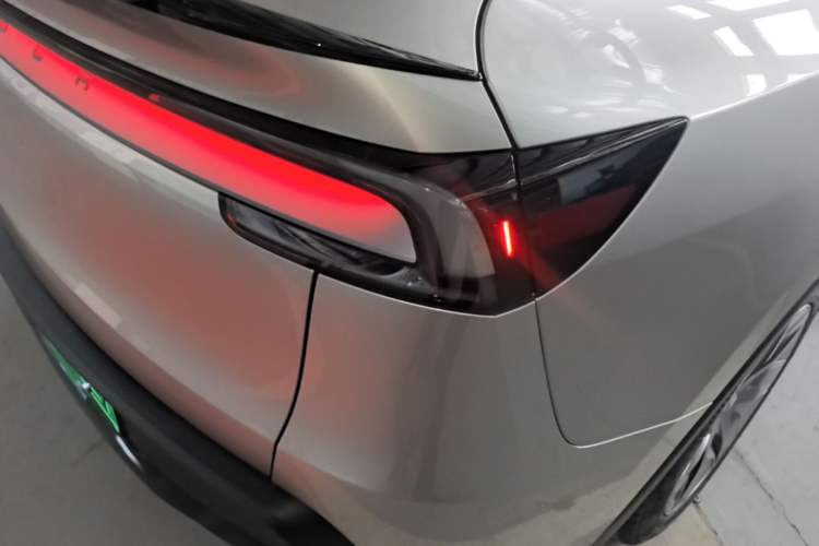 Used Tesla Model Y L 2025 Model Long-Range All-Wheel-Drive Version Right Rear Taillight