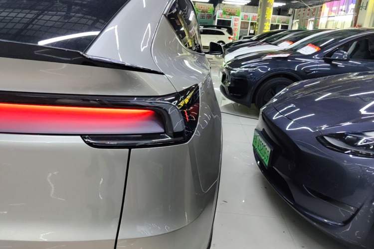 Used Tesla Model Y L 2025 Model Long-Range All-Wheel-Drive Version Right Rear Taillight