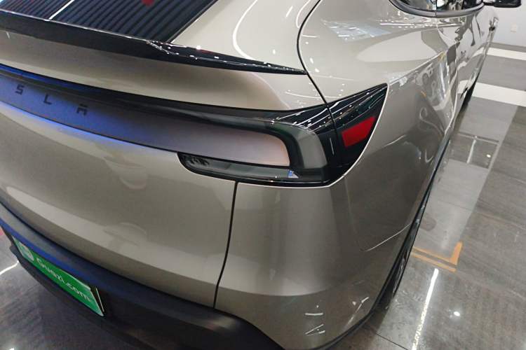 Used Tesla Model Y L 2025 Model Long-Range All-Wheel-Drive Version Right Rear Taillight