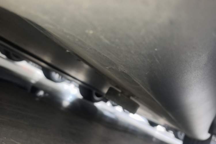 Used Tesla Model Y L 2025 Model Long-Range All-Wheel-Drive Version Right Side Sill