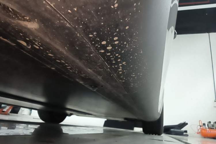 Used Tesla Model Y L 2025 Model Long-Range All-Wheel-Drive Version Right Side Sill