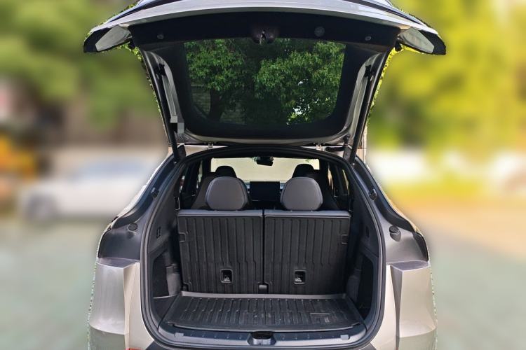 Used Tesla Model Y L 2025 Model Long-Range All-Wheel-Drive Version Trunk