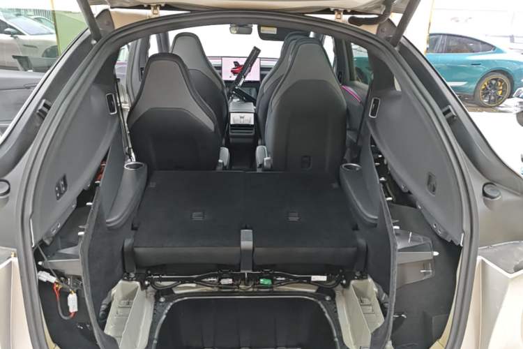 Used Tesla Model Y L 2025 Model Long-Range All-Wheel-Drive Version Trunk
