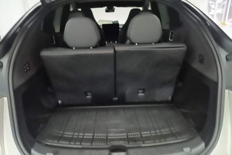 Used Tesla Model Y L 2025 Model Long-Range All-Wheel-Drive Version Trunk