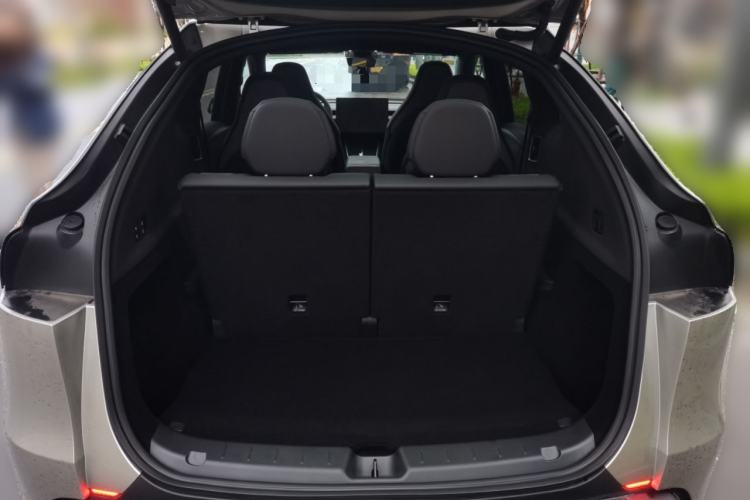 Used Tesla Model Y L 2025 Model Long-Range All-Wheel-Drive Version Trunk