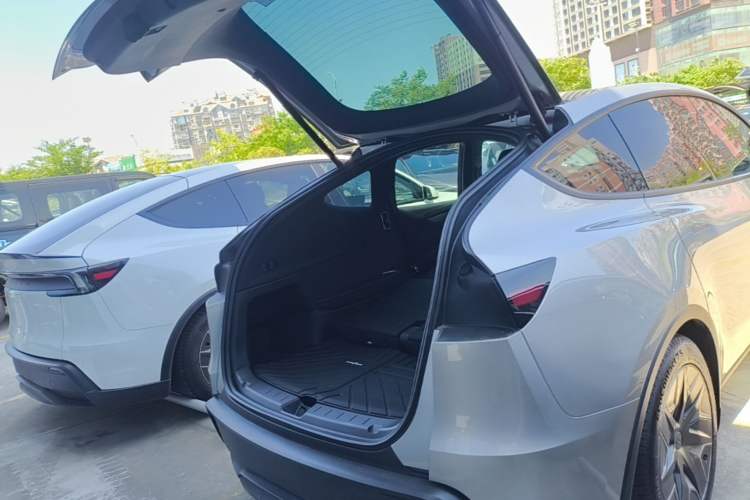 Used Tesla Model Y L 2025 Model Long-Range All-Wheel-Drive Version Trunk