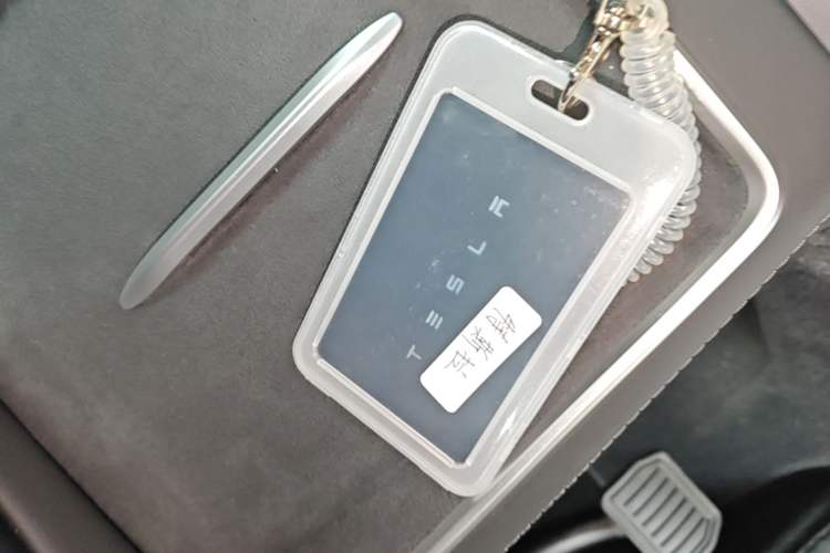 Used Tesla Model Y L 2025 Model Long-Range All-Wheel-Drive Version Vehicle Key