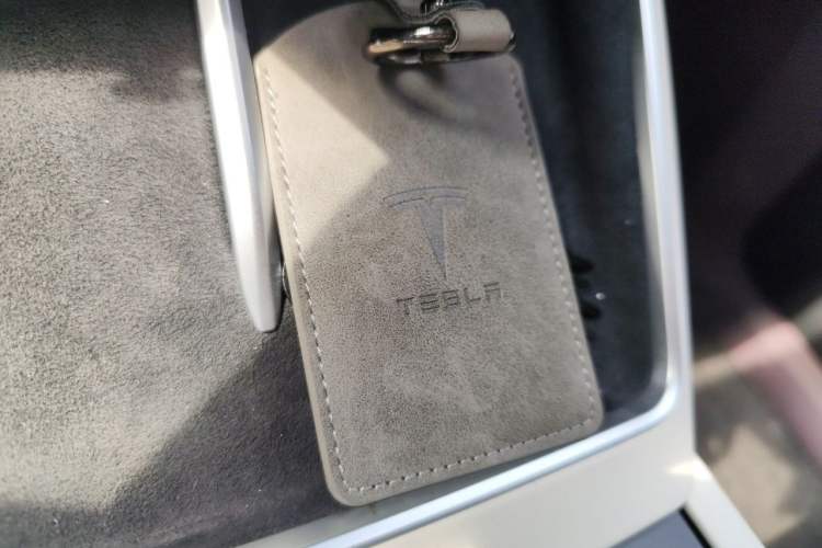 Used Tesla Model Y L 2025 Model Long-Range All-Wheel-Drive Version Vehicle Key