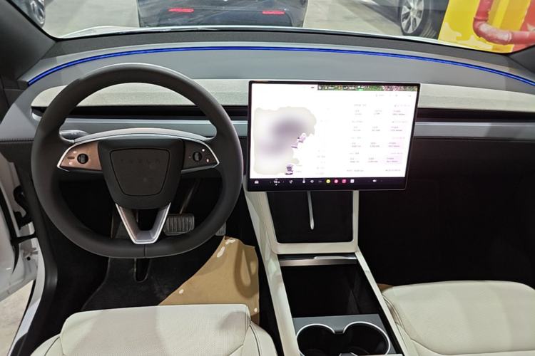 Used Tesla Model Y L 2025 Model Long-Range All-Wheel-Drive Version Center Console