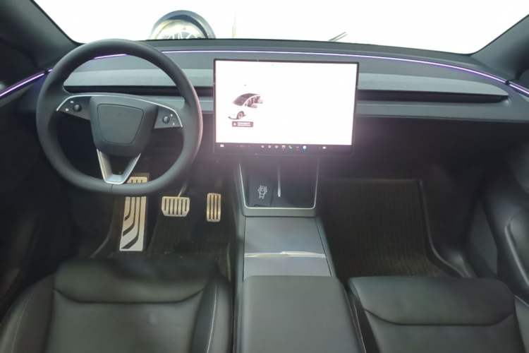 Used Tesla Model Y L 2025 Model Long-Range All-Wheel-Drive Version Center Console